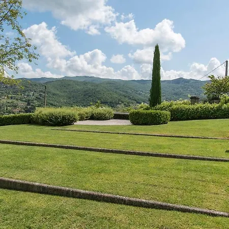 Villa Ninfeo 10&4, Emma Arezzo