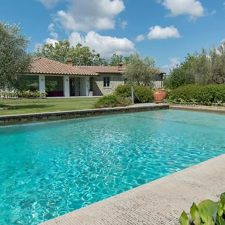 Villa Ninfeo 10&4, Emma Arezzo
