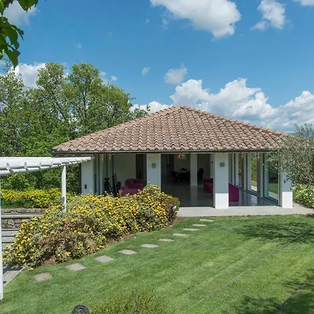 Villa Ninfeo 10&4, Emma Arezzo