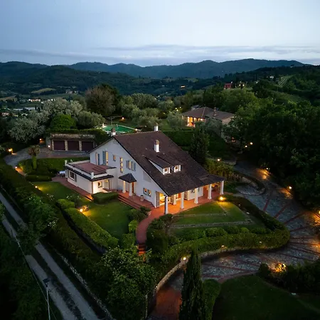 Ninfeo 10&4, Emma فيلة *