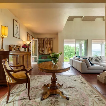 Ninfeo 10&4, Emma فيلة *